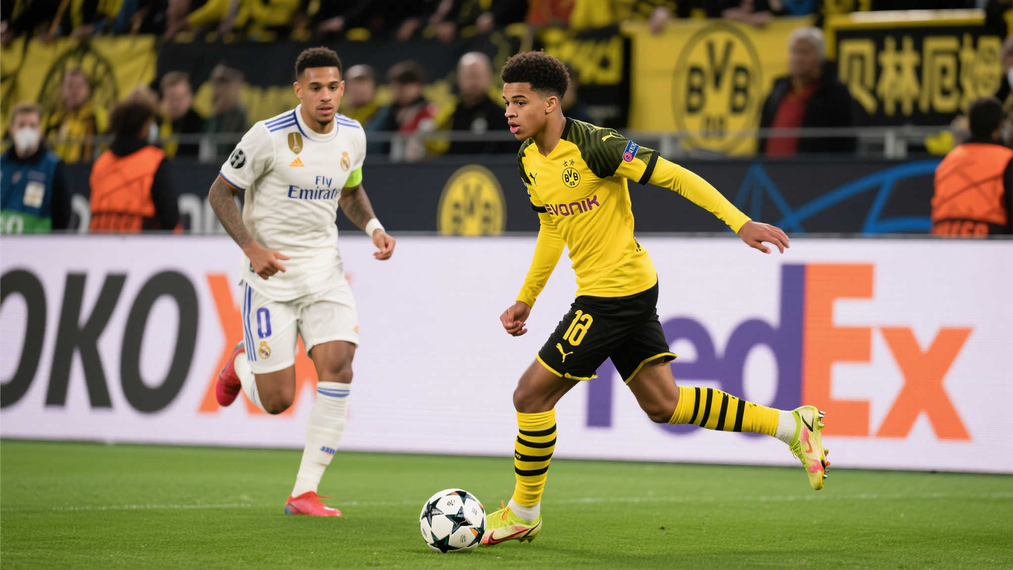 首秀破门!乔布·贝林厄姆首次首发为多特建功 在足球的世界里,姓氏“贝林厄姆”早已成为天才的代名